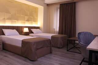 Отель MANDARIN Hotel Ереван Улучшенный двухместный номер с 1 кроватью или 2 отдельными кроватями-3