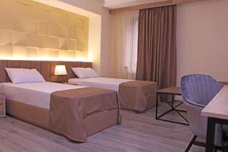 Отель MANDARIN Hotel Ереван Улучшенный двухместный номер с 1 кроватью или 2 отдельными кроватями-4