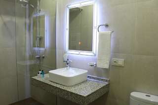 Отель MANDARIN Hotel Ереван Стандартный двухместный номер с 1 кроватью или 2 отдельными кроватями-10